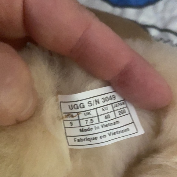 Distressed Brown Bailey Triplet Ugg Boots - Picture 6 of 8